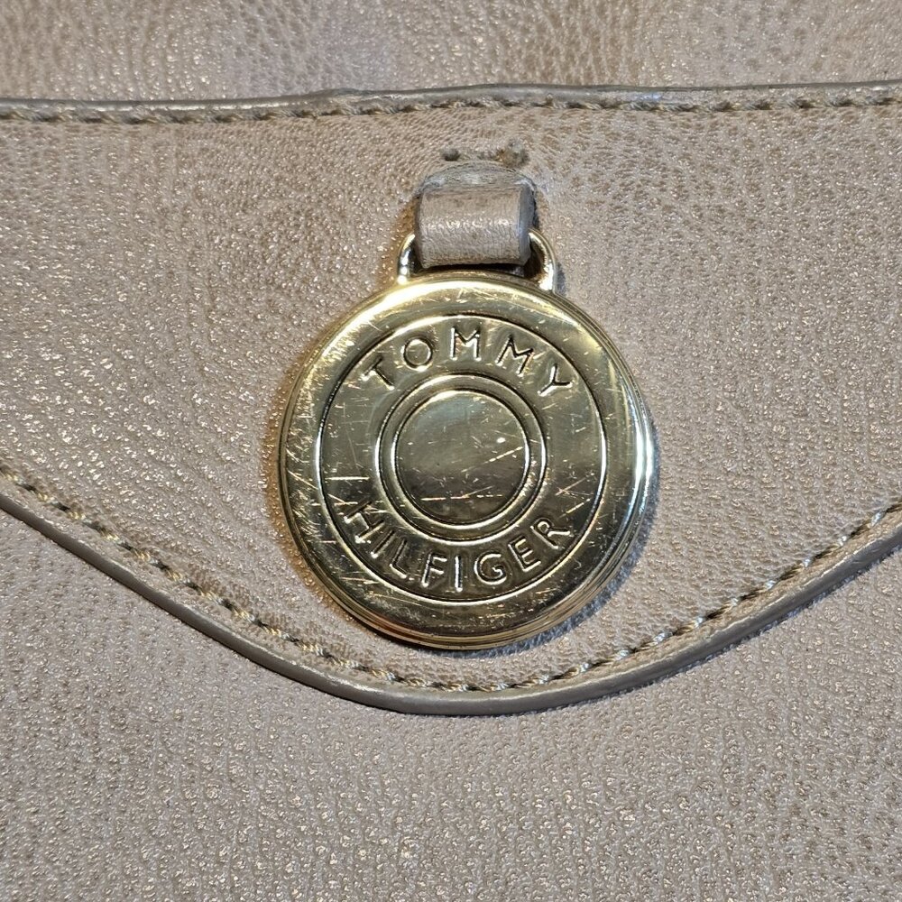 Tommy Hilfiger Crossbody Bag Purse Pockets Adjustable Strap Faux Leather 8" x 8" - Picture 5 of 14